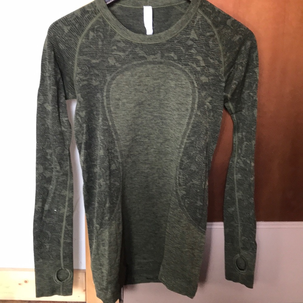 Lululemon exercise top